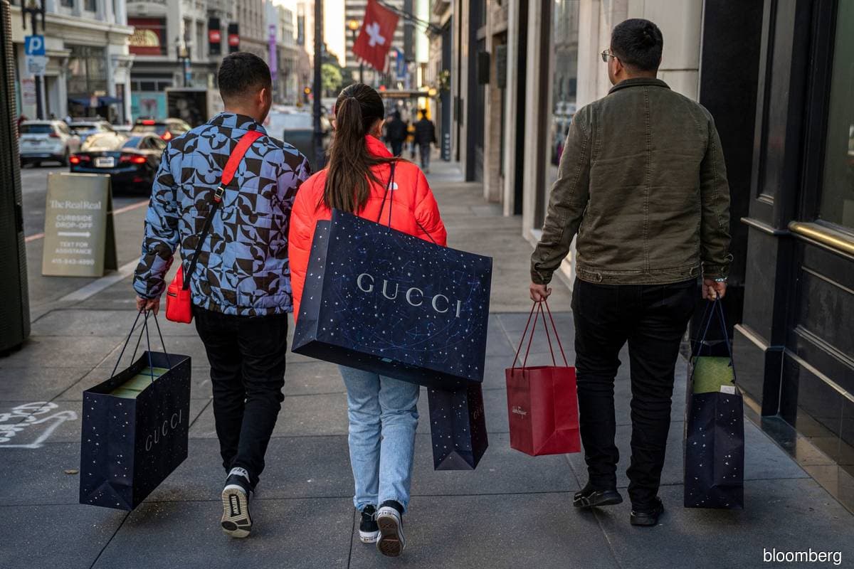 Gucci's Sales Fell 34% in First Half - WSJ